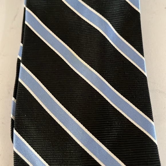 Brooks Brothers Pure Silk Tie - Picture 2 of 4